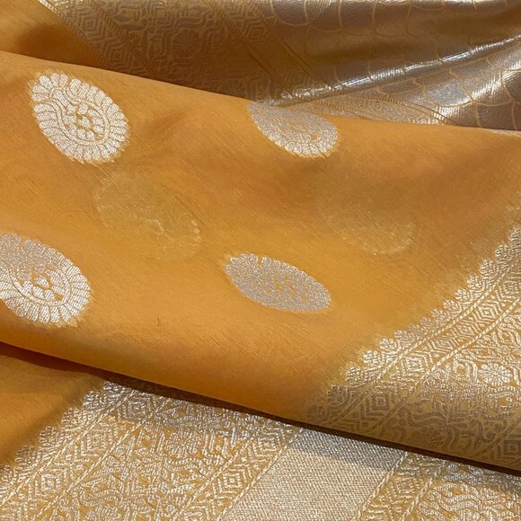 Soft Banarasi Saree in Pastel yellow with Rich Zari Border & Pallu Boutique - Picture 3 of 15